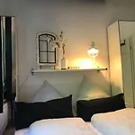 Am 3*